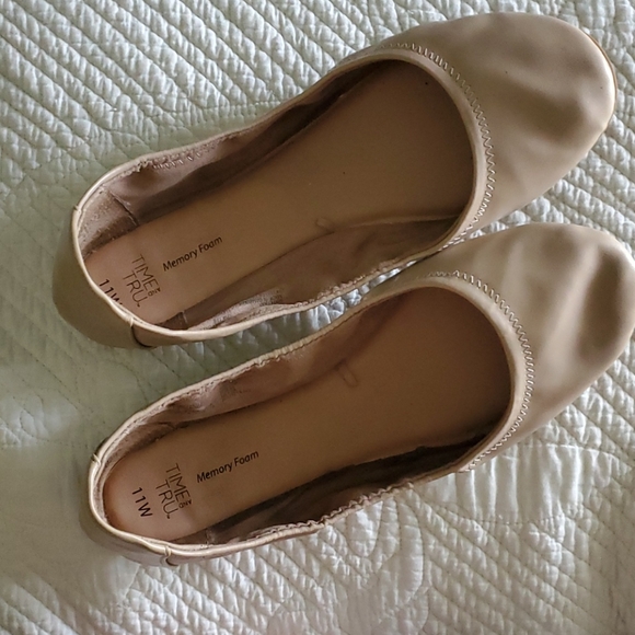 Time and Tru | Shoes | Time And Tru Scrunch Nude Flats Size 1 Wide |  Poshmark